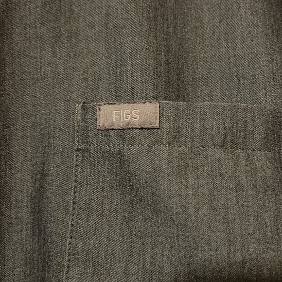 FIGS gray scrub top, technical collection, size large - Picture 3 of 4